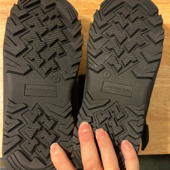 London Fog Dex Snowboot Dark Grey Youth 6M NIB - women’s 7.5
Waterproof Shell. - Picture 2 of 6